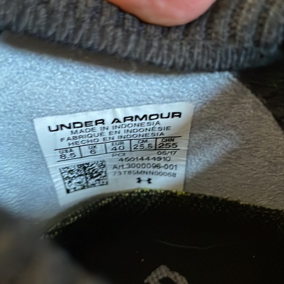 Under Armour Run Strong sneakers - Picture 3 of 3